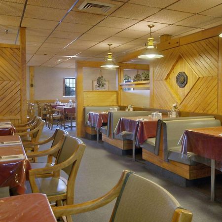 Howard Johnson By Wyndham Portage La Prairie Exterior foto