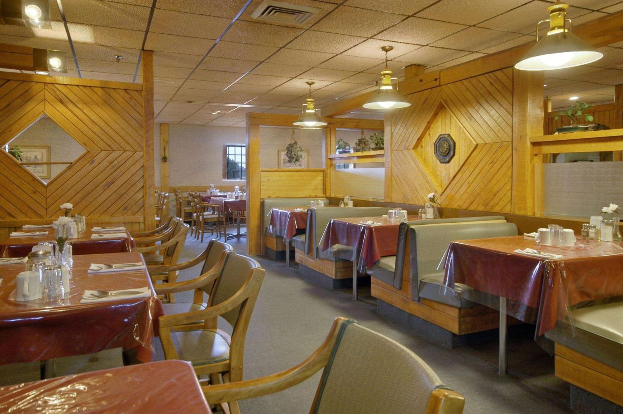 Howard Johnson By Wyndham Portage La Prairie Exterior foto
