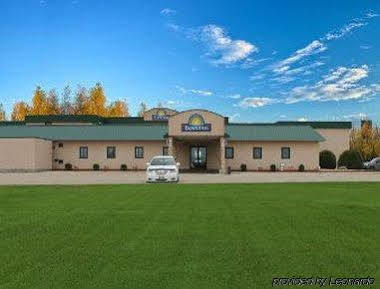 Howard Johnson By Wyndham Portage La Prairie Exterior foto